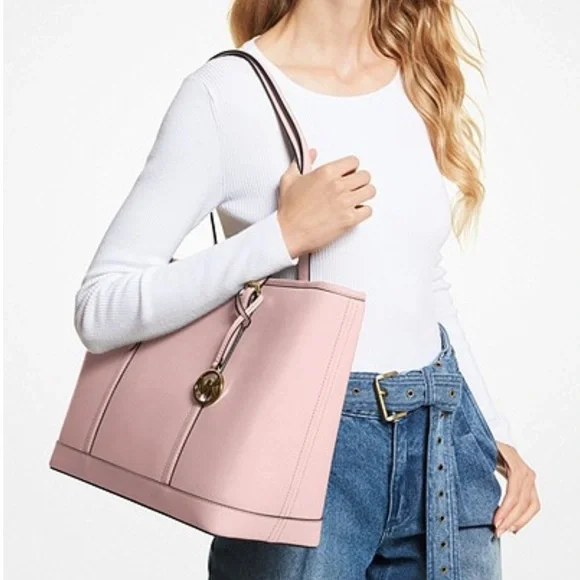 MICHAEL KORS
Jet Set Travel Lg Top Zip Shoulder Tote Saffiano Leather
Pwdr Blush - Picture 6 of 16